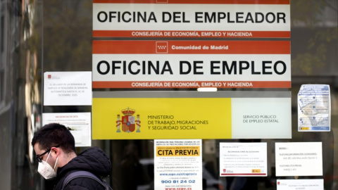 Los planteamientos iniciales de Caixabank y BBVA prevén dejar sin empleo a más de 12.000 trabajadores.