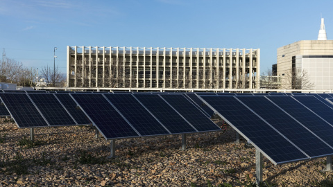 Placas solares en el Repsol Technology Lab, en la localidad madrileña de Móstoles.