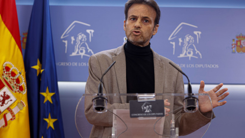 17/01/2023.- El diputado de Podemos Jaume Asens durante la rueda de prensa ofrecida este martes en el Congreso. EFE/Mariscal