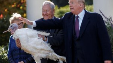 Los indultos de Trump por Acción de Gracias: el pavo Guisantes y el príncipe Bin Salman