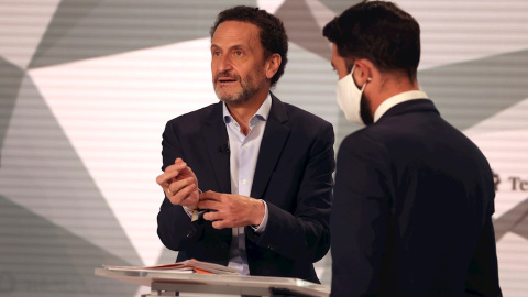 El candidato a la presidencia de la Comunidad de Madrid por Ciudadanos, Edmundo Bal, antes del inicio del debate de los aspirantes a presidir el gobierno madrileño. EFE / Juanjo Martín.