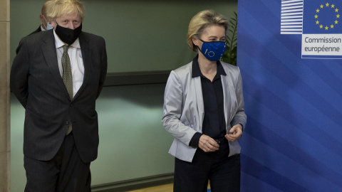 El primer Ministro británico Boris Johnson  y la presidenta de la Comisión Europea Ursula von der Leyen.