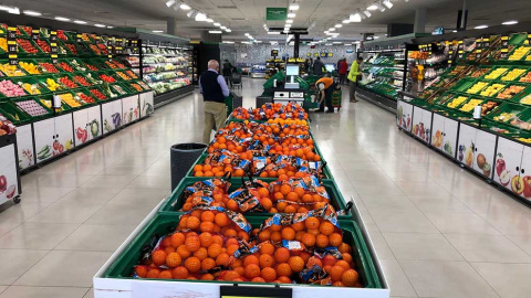 Los establecimientos no pueden subir los precios de los alimentos afectados por la bajada del IVA