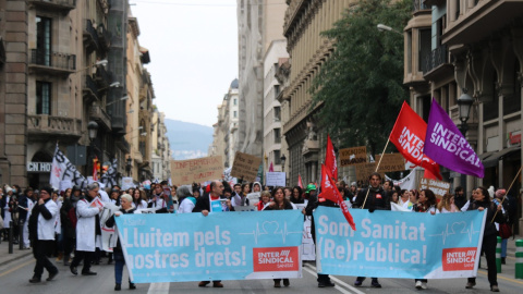 24/01/2023 - La manifestació de sanitaris d'aquest dimarts, dia 24 de gener, convocada per La Intersindical.