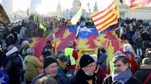 Junqueras se marcha entre silbidos de la manifestación independentista contra la cumbre hispano-francesa