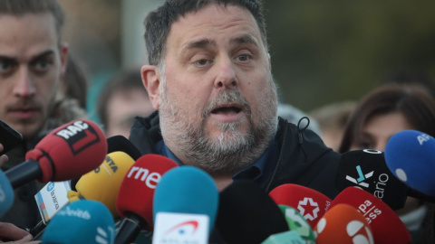 El presidente de ERC, Oriol Junqueras, ofrece declaraciones a los medios antes de comenzar la manifestación contra la Cumbre Hispano-Francesa, a 19 de enero de 2023, en Barcelona.