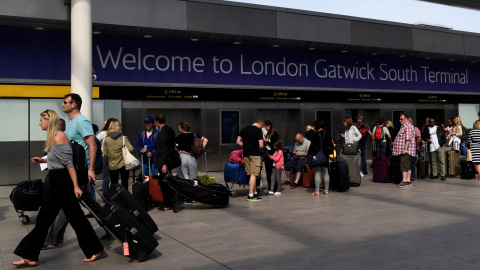 Entrada del aeropuerto londinense de Gatwick. REUTERS/Hannah McKay