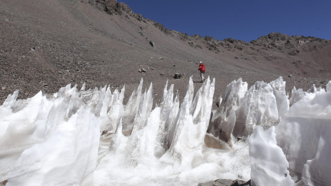 Foto archivo cerro Aconcagua, glaciares cordillera de los Andes.- EFE