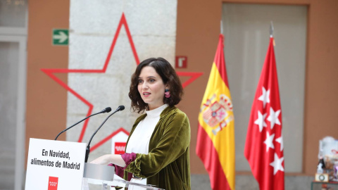 La presidenta de la Comunidad de Madrid, Isabel Díaz Ayuso, interviene durante la ceremonia de firma de un protocolo general de actuación con las grandes superficies de distribución.