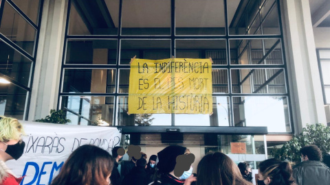 Estudiantes ocupan el rectorado de la Universitat Autònoma de Barcelona (UAB), en el municipio de Cerdanyola del Vallès.