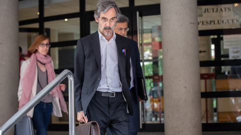 Fotografía de Cristóbal Martell saliendo de los juzgados de Esplugues de Llobregat (Barcelona) en el juicio por el 'caso Neymar' el 6 de junio de 2019.