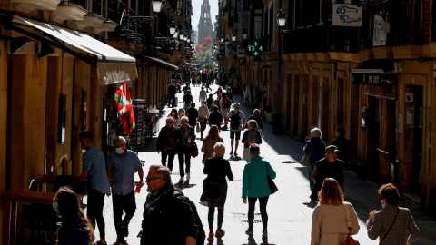 Vista de una calle de la Parte Vieja de San Sebastián este jueves.