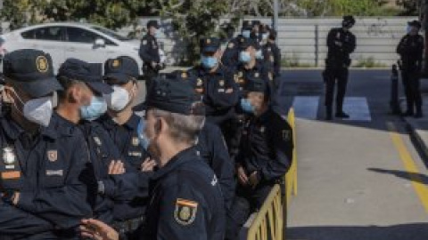 La Justicia ordena a la Generalitat vacunar a policías y guardias civiles "de inmediato y sin dilaciones"