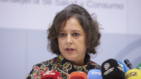 La consejera de Salud y Consumo de la Junta de Andalucía, Catalina García, durante la rueda de prensa en la Consejería de Salud y Consumo, a 25 de enero de 2023 en Sevilla (Andalucía, España).