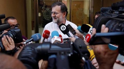 El expresidente del Gobierno Mariano Rajoy, a su llegada para incorporase en Santa Pola (Alicante) a su plaza como registrador de la propiedad. - EFE