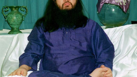 Fotografía de archivo, del 25 de octubre de 1990, de Shoko Asahara, líder de la secta Verdad Suprema. (EFE)