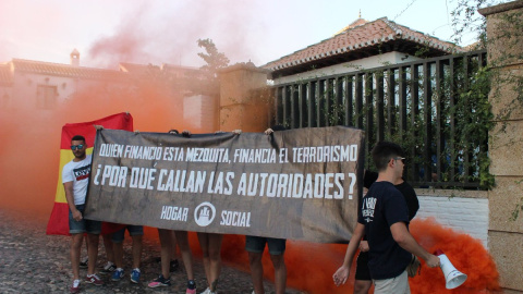 Neonazis del Hogar Social atacan la Mezquita de Granada./Twitter