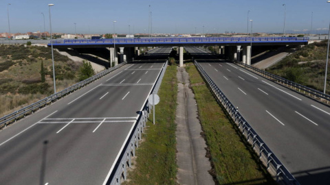 Imagen de una de las autopistas radiales de Madrid, en quiebra. EFE