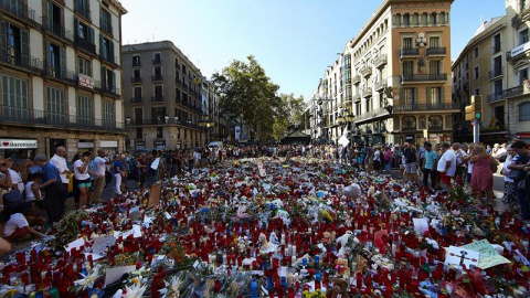 Memorial a las víctimas del atentado en Las Ramblas de Barcelona. / EFE