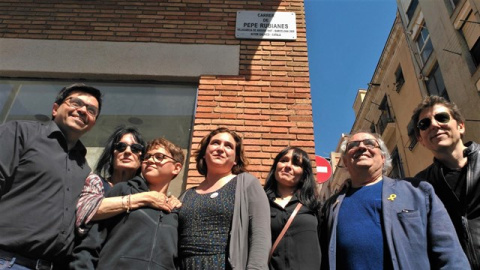 Ada Colau y personajes públicos en la inauguración de la calle Pepe Rubianes en Barcelona/EP