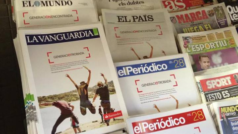 En enero de 2015 todos los periódicos de la Asociación de Editores de Diarios Españoles (AEDE) ocuparon toda su portada con publicidad del Banco Santander, lo que provocó críticas sobre su independencia.