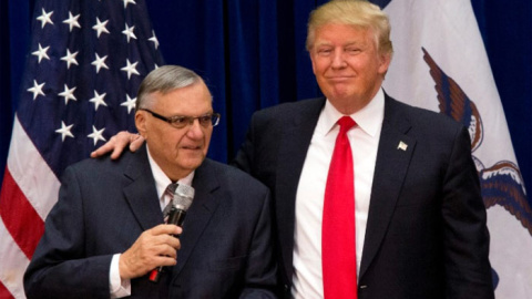 El sheriff Joe Arpaio junto a Donald Trump en una imagen de archivo.