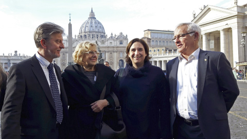 Los alcaldes de Zaragoza, Pedro Santisteve, Madrid, Manuela Carmena, Barcelona, Ada Colau, y Valencia, Joan Ribó, en Roma. EFE