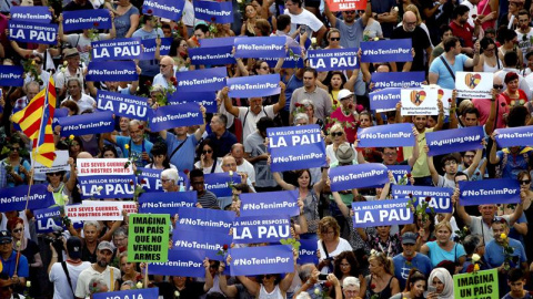 Un momento de la manifestación contra los atentados yihadistas en Catalunya que bajo el eslogan "No tinc por" ha recorrido las calles de Barcelona. EFE/Alberto Estevez