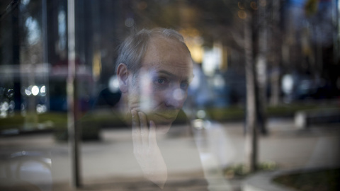 Eusebio Poncela, en la cafetería El Espejo durante la entrevista. REPORTAJE FOTOGRÁFICO: JAIRO VARGAS