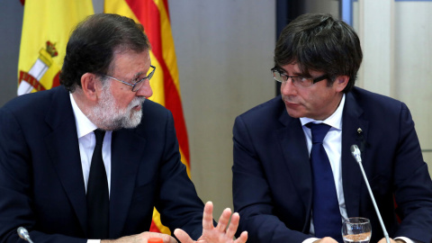 El presidente del Gobierno, Mariano Rajoy, y el presidente de la Generalitat de Cataluña, Carles Puigdemont / EFE