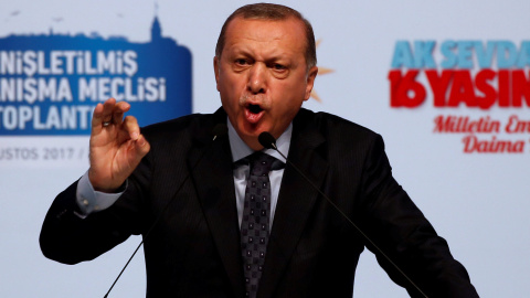 Erdogan habla en una reunión de su partido, el AKP /REUTERS (Murad Sezer)