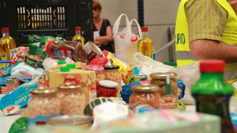 Alimentos recogidos en un banco de alimentos. BANCO DE ALIMENTOS