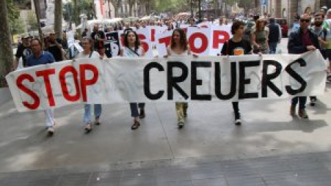 Stop Creuers exigeix la "reducció radical" del turisme creuerístic en una protesta a Barcelona