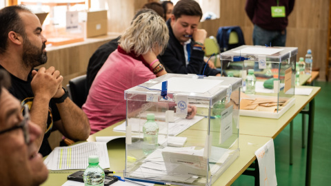 Mesa electoral en el colegio Alcalde Galindo, en Chichilla, Albacete a 28 de mayo de 2023.