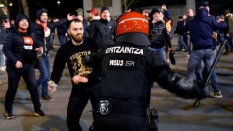 Un sindicato de la Ertzaintza reclama la vuelta a las pelotas de goma