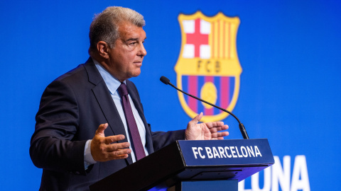 El presidente del FC Barcelona, Joan Laporta, durante la comparecencia sobre el 'caso Negreira', a 17 de abril de 2023.