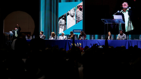 El líder de la guerrilla colombiana FARC, Rodrigo Londono, conocido como "Timochenko", habla en el Congreso Nacional de las FARC en Bogotá /REUTERS (Jaime Saldarriaga)