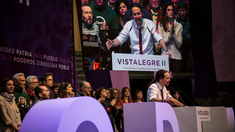 El líder de Podemos, Pablo Iglesias, en el escenario tras la proclamación de los resultados de las votaciones de la Asamblea Ciudadana Estatal de Vistalegre II. JAIRO VARGAS