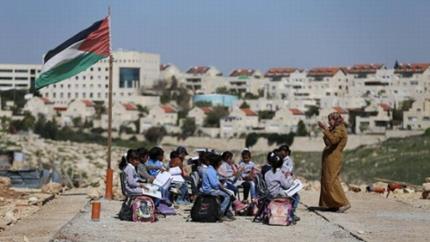 Escuela beduina en las afueras del poblado judío Maale Adumim, en Cisjordania. REUTERS