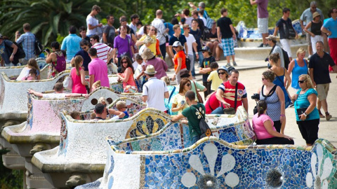 Turistes al Parc Güell de Barcelona, en una imatge d'arxiu | Europa Press.