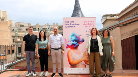 Foto de grup de la Fira Mediterrània de Manresa, a ca la Buresa, un dels escenaris d'aquesta edició