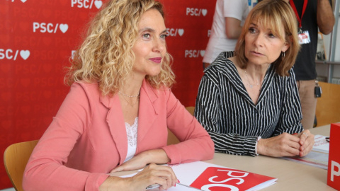 21/06/2023 - La cap de llista del PSC al Congrés, Meritxell Batet, en un acte amb la directora de campanya, Lluïsa Moret.