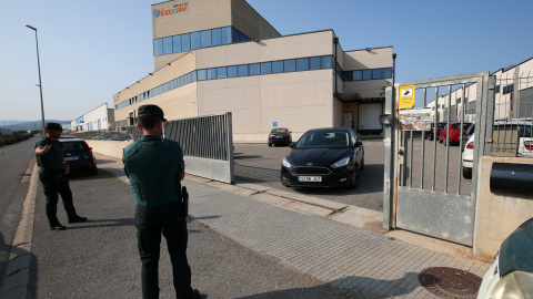 Civil Guards officers stop a car for inspection as it leaves Indugraf Offset SA printing house in Constanti town, near Tarragona, Spain, September 8, 2017. REUTERS/Albert Gea