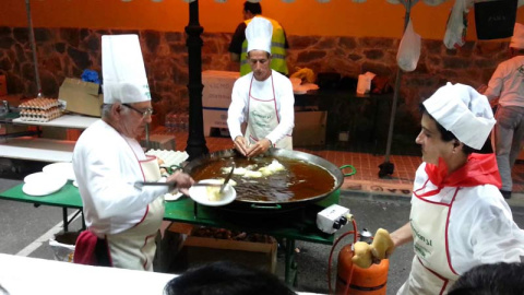 'La Huevada', una tradición que lleva celebrándose 35 años en el pueblo de Villafranca de Córdoba.