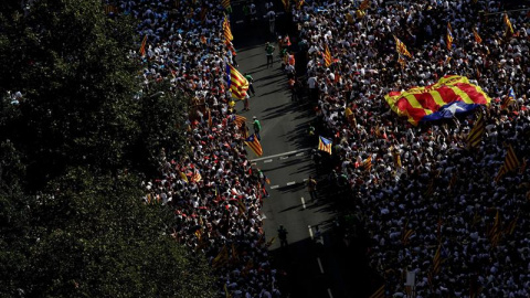 Así se encuentra la avenida Meridiana de Barcelona el comienzo de la Via Catalana, la gran manifestación por la Diada de Cataluña. EFE/Alberto Estévez