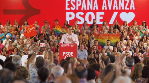 El secretario general del PSOE y presidente del Gobierno, Pedro Sánchez, interviene en el acto de inicio de la campaña, en el Pabellón de Convenciones de la Casa de Campo de Madrid