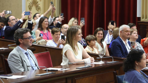 La nueva presidenta del Govern, Marga Prohens, durante la segunda votación para la investidura este 6 de junio en Palma de Mallorca.