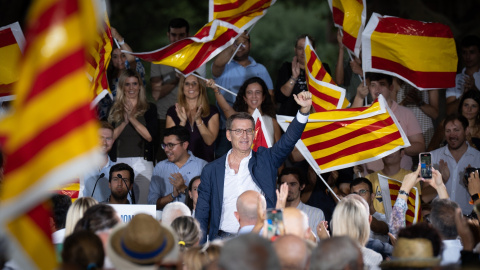 El presidente del Partido Popular y candidato a la Presidencia del Gobierno, Alberto Núñez Feijóo, en el acto de inicio de la campaña, a 6 de julio de 2023, en Castelldefels, Barcelona.