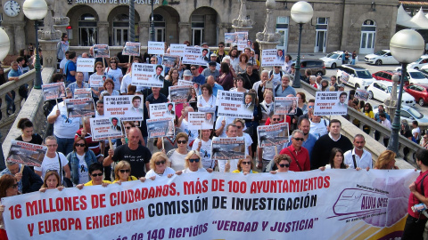 Familiares y víctimas del accidente de Angrois en Santiago de Compostela, en el cuarto aniversario del accidente. EUROPA PRESS