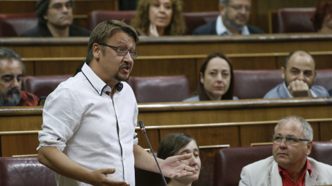 El portavoz de En Comù Podem en el Congreso, Xavier Domènech, durante su intervención en la sesión de control al Gobierno en el Congreso de los Diputados. EFE/Emilio Naranjo